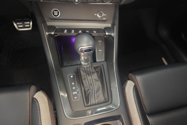 奥迪Q3 2024款 35 TFSI 时尚动感型中控内饰18