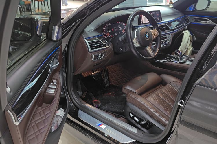 宝马7系 2019款 740Li 领先型 M运动套装中控内饰20