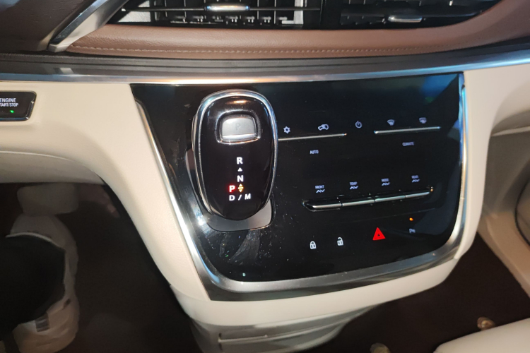 别克GL8 2023款 陆上公务舱 智享型中控内饰18