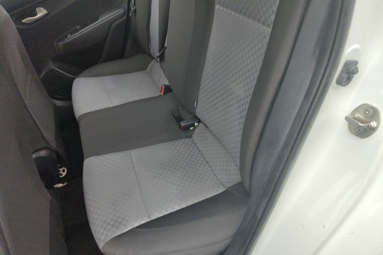 起亚K2 2017款 三厢 1.4L AT GLS中控内饰21