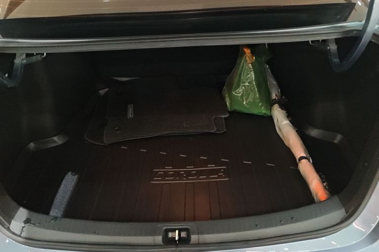 丰田 卡罗拉 2021款 双擎 1.8L E-CVT精英版机舱底盘23