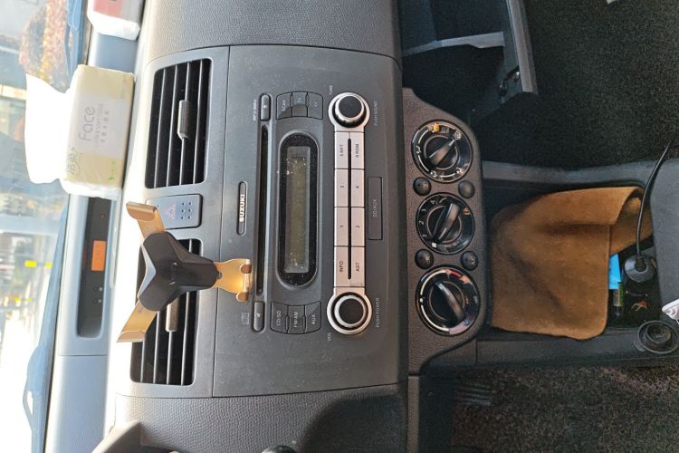 铃木 雨燕 2014款 1.5L 手动时尚型中控内饰16