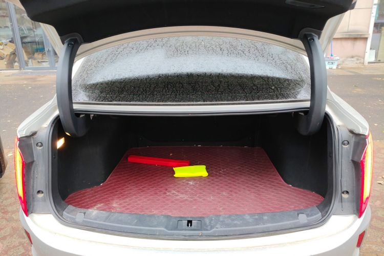 红旗E-QM5 2024款 610km PLUS机舱底盘23