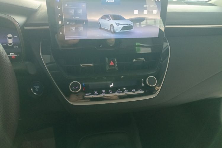 丰田 雷凌 2023款 智能电混双擎 1.8L 豪华版中控内饰16