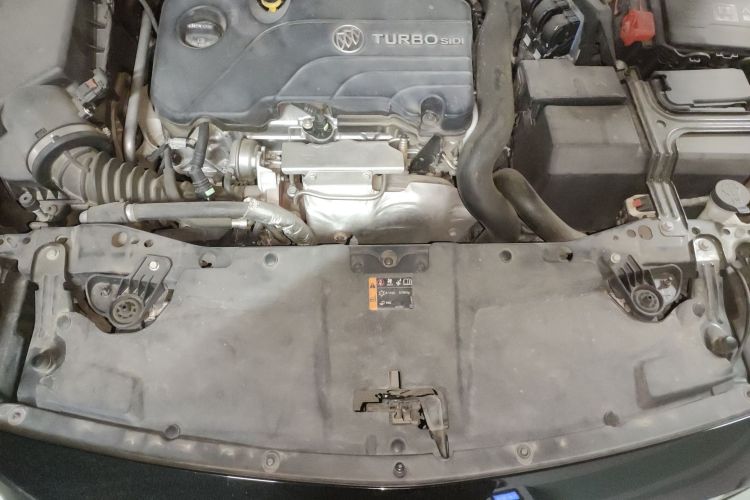 别克 君威 2017款 20T 精英型局部细节24