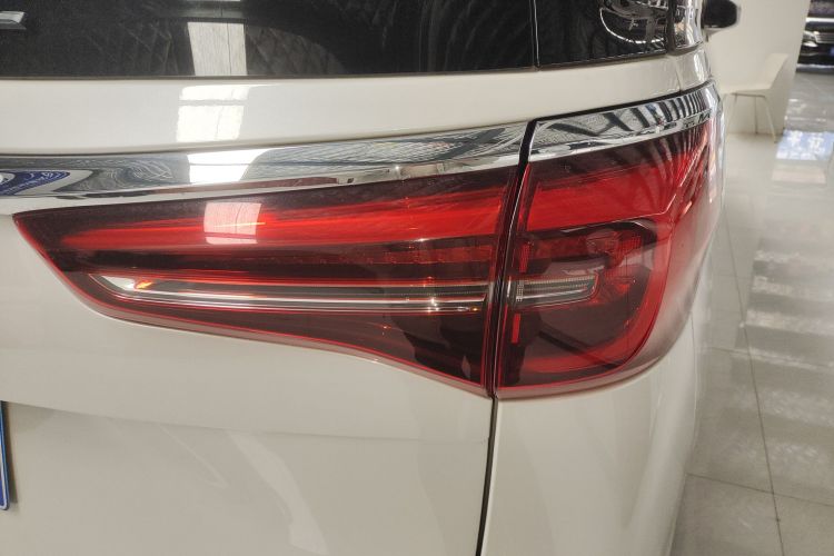 别克GL8 2022款 ES陆尊 653T 舒适型车身外观9