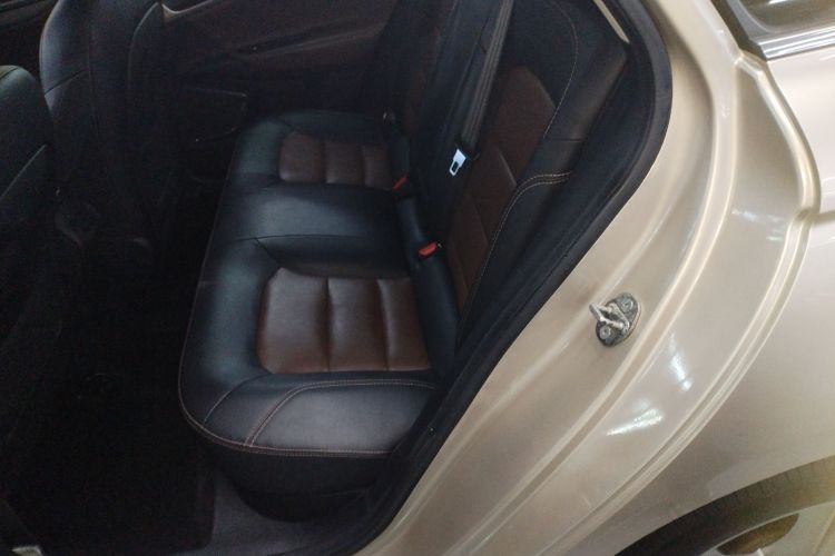 吉利汽车 帝豪GL 2017款 1.3T DCT尊贵型中控内饰7004