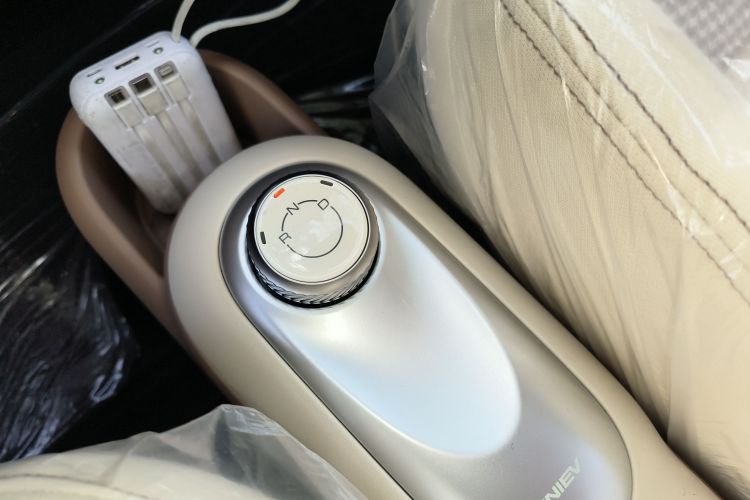 五菱汽车 宏光MINIEV 2025款 四门版 进阶款中控内饰18