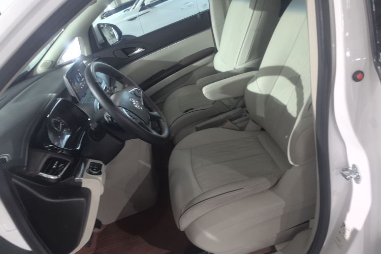 别克GL8 2021款 陆上公务舱 652T 豪华型中控内饰19