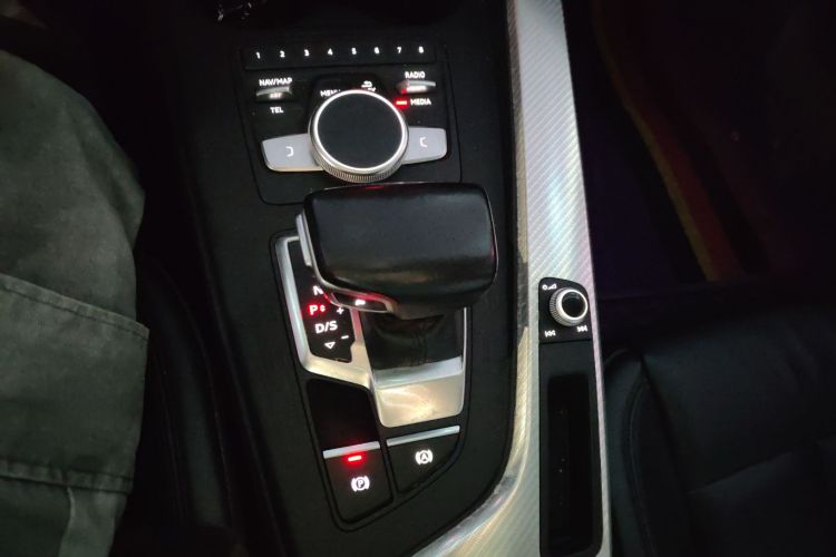 奥迪A4L 2017款 40 TFSI 时尚型局部细节18