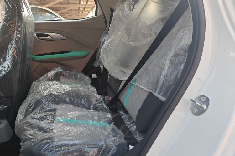 江铃集团新能源 易至EV3 2025款 Plus 330KM豪华型中控内饰21