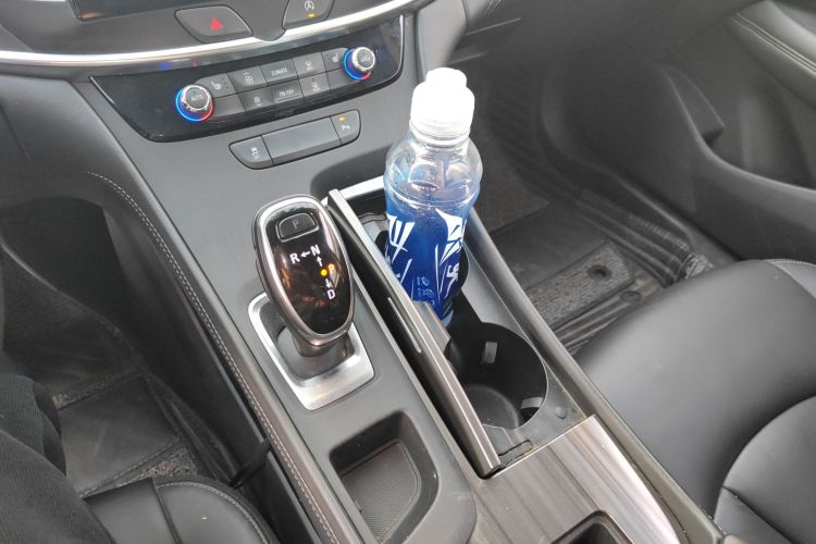 别克 君越 2021款 552T 豪华型中控内饰18