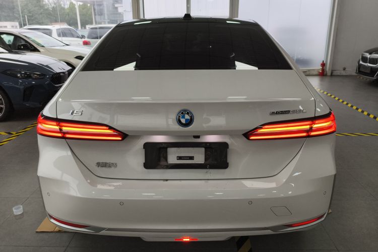 宝马i5 2024款 eDrive 35L  豪华套装车身外观6004