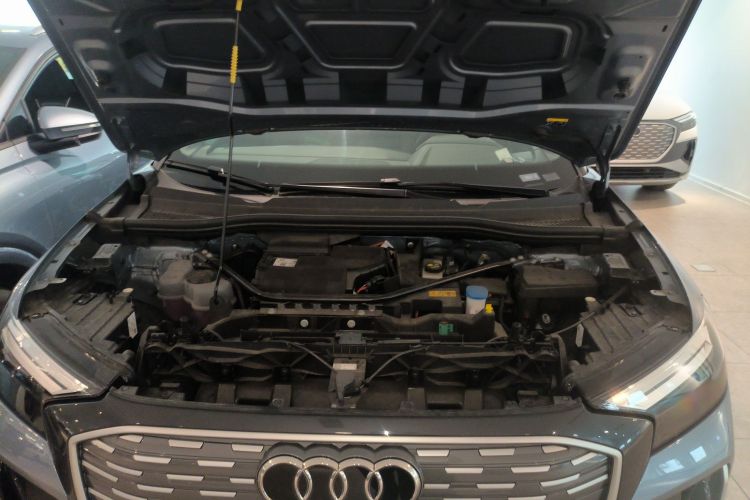 奥迪Q4 e-tron 2024款 40 e-tron 创行版机舱底盘24