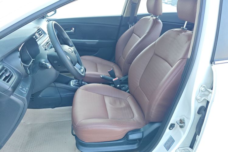 起亚K2 2012款 三厢 1.4L MT GLS纪念版中控内饰19