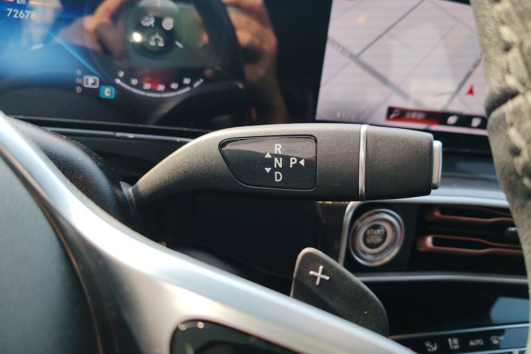 奔驰EQC 2021款 EQC 350 4MATIC中控内饰18