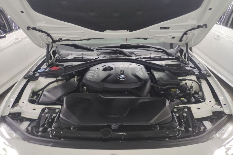 宝马3系 2019款 320i M运动曜夜版机舱底盘24