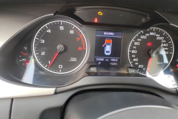 奥迪A4L 2010款 2.0 TFSI 运动型中控内饰15