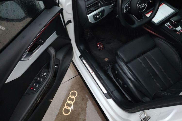 奥迪A4L 2022款 40 TFSI 豪华动感型中控内饰20