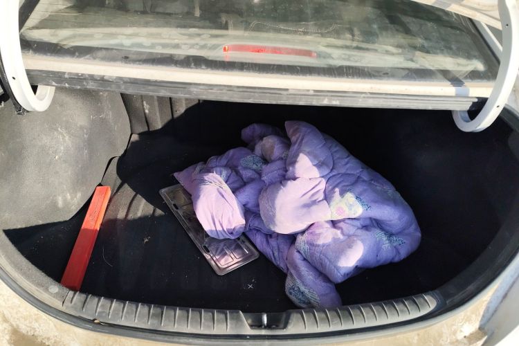 现代 悦纳 2020款 1.4L 手动GLS炫酷版机舱底盘23