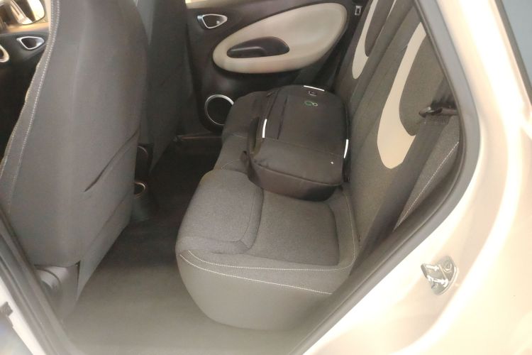 五菱汽车 五菱缤果 2023款 203km 轻享款中控内饰7004