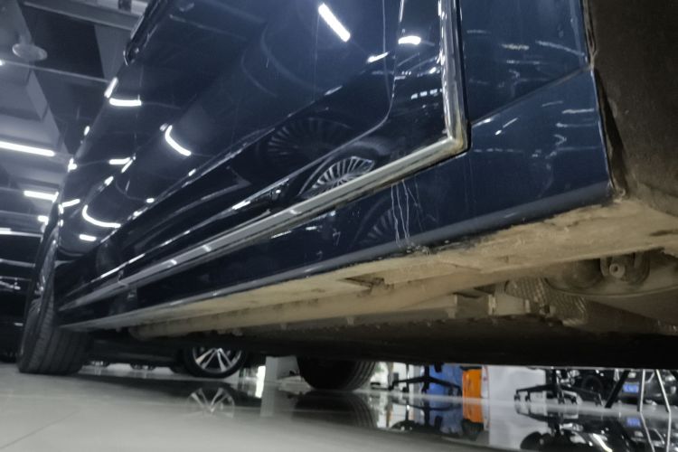 岚图汽车 岚图梦想家 2025款 PHEV 四驱旗舰乾崑版局部细节9001