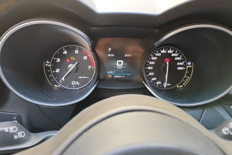 阿尔法·罗密欧 Stelvio斯坦维 2017款 2.0T 200HP 精英版中控内饰15