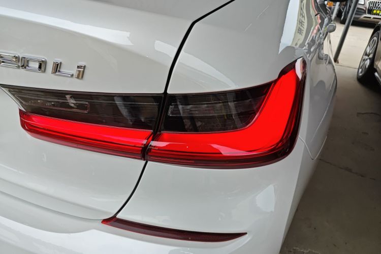 宝马3系 2022款 320Li M运动套装车身外观9