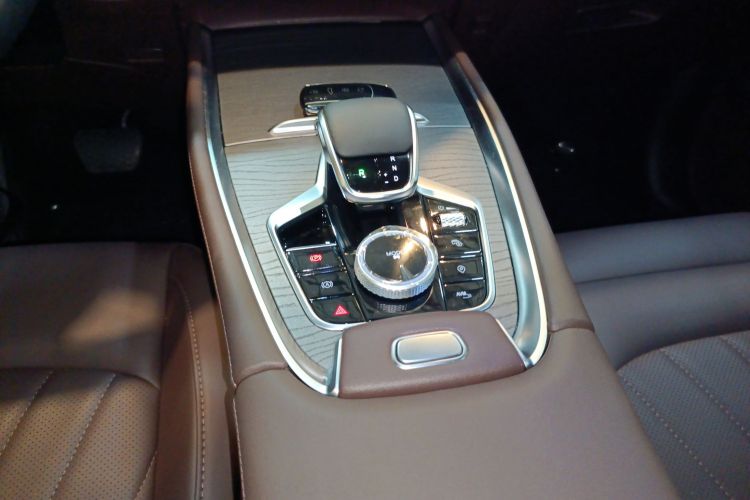 奇瑞 瑞虎8 PRO 2024款 冠军版 390T 两驱巅峰版 7座中控内饰18