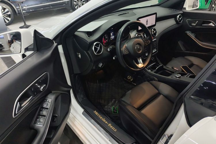 奔驰CLA 2019款 CLA 200 时尚型中控内饰20