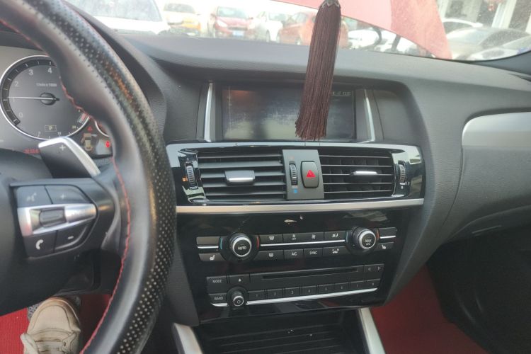 宝马X4 2016款 xDrive20i M运动型中控内饰16