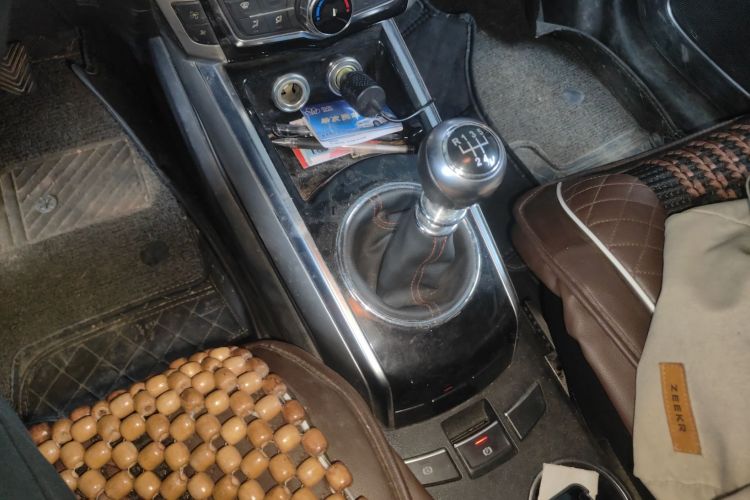 众泰 大迈X5 2017款 升级版 1.5T 手动豪华7座型中控内饰18