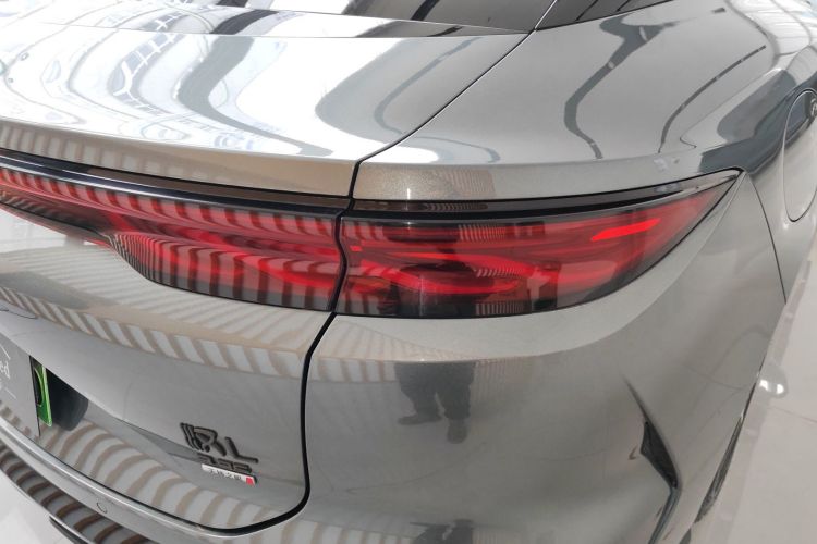 比亚迪 汉L 2025款 DM-p 四驱激光雷达旗舰型车身外观9