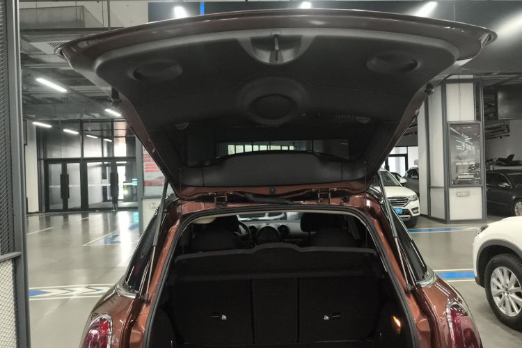 MINI Countryman 2014款 1.6T COOPER ALL4 Fun机舱底盘23