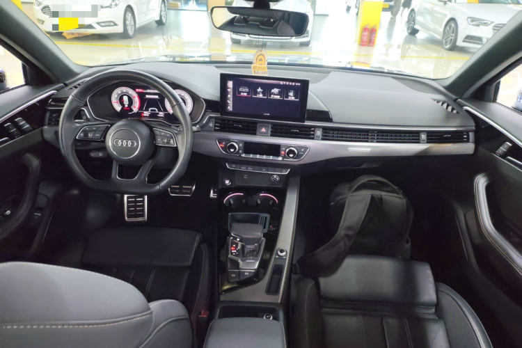 奥迪A4L 2024款 40 TFSI quattro RS套件燃速型中控内饰12