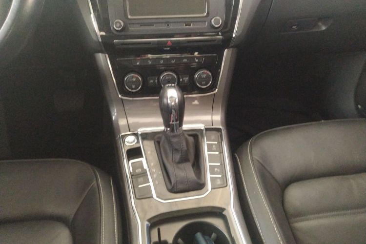 大众 帕萨特 2017款 330TSI DSG尊荣版中控内饰18