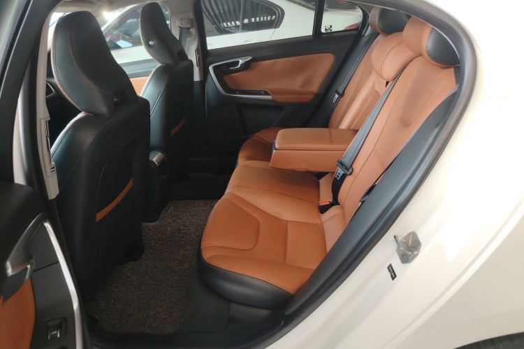 沃尔沃S60 2018款 S60L T3 智进进取版中控内饰7004