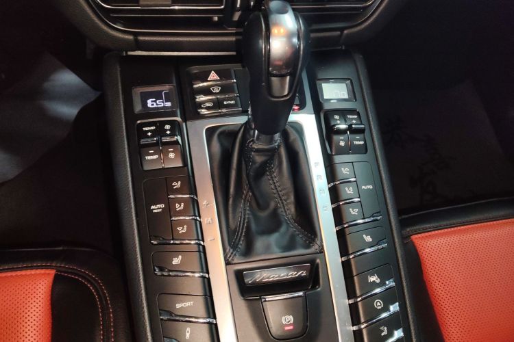 保时捷 2018款 Macan 2.0T中控内饰18