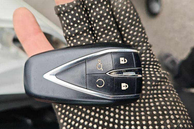 长安 逸动 2022款 PLUS 1.6L GDI 手动精英型中控内饰11