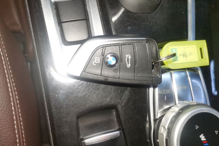 宝马1系 2020款 120i M运动套装中控内饰11