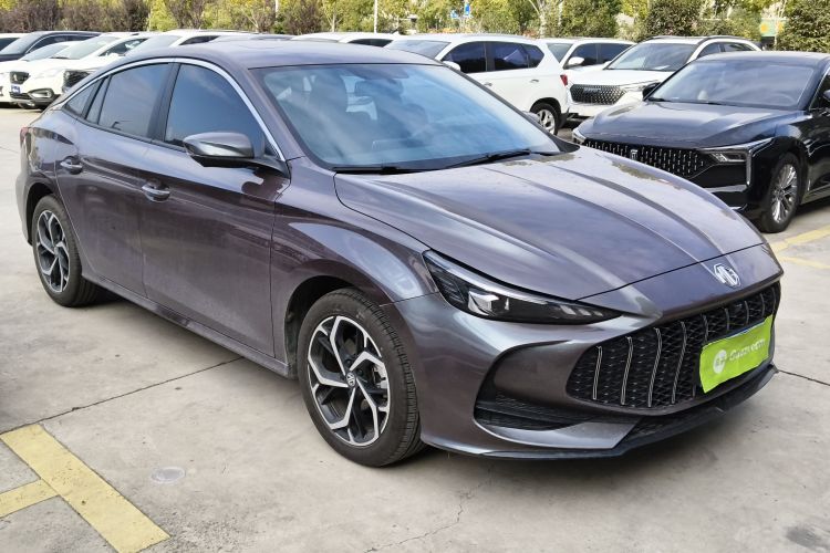 名爵 MG5 2025款 300TGI 全球旗舰版车身外观3