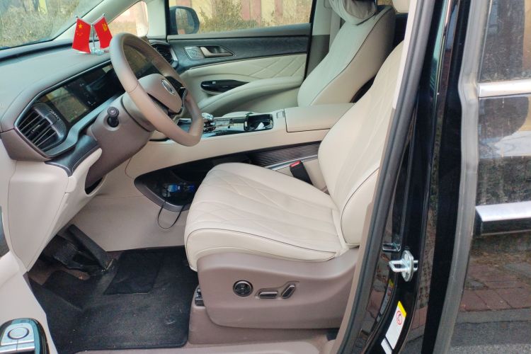 腾势D9 2022款 DM-i 1040 尊贵型中控内饰19