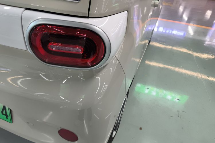 五菱汽车 宏光MINIEV 2024款 第三代 215km 青春版车身外观9