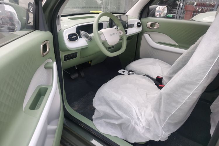 吉利银河 2025款 210km 熊猫骑士中控内饰20