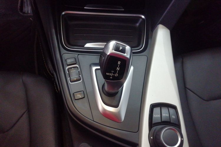 宝马3系 2015款 320Li 超悦版时尚型中控内饰18