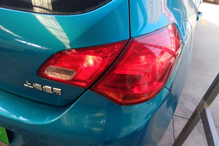 别克 英朗 2014款 XT 1.6L 自动时尚版车身外观9