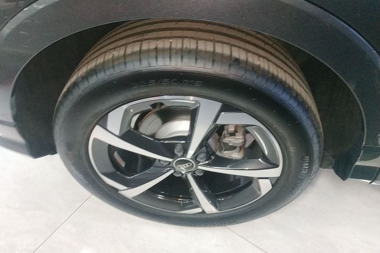 奥迪Q3 2024款 35 TFSI 时尚动感型车身外观6008