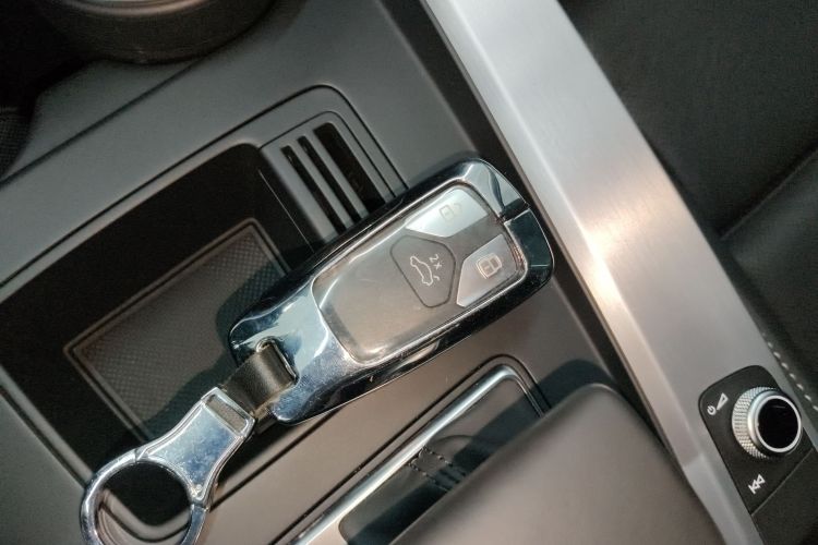 奥迪A4L 2020款 40 TFSI 豪华动感型中控内饰7001