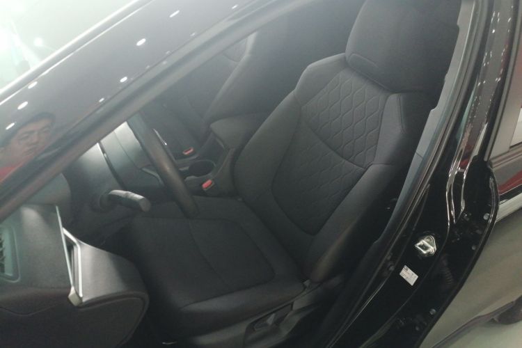 丰田 卡罗拉锐放 2024款 2.0L 精英版局部细节19