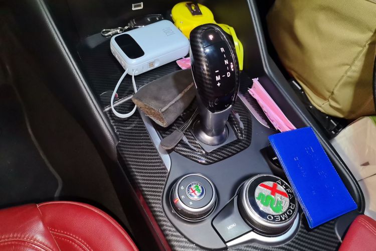 阿尔法·罗密欧 Giulia朱丽叶 2017款 2.0T 200HP 豪华版中控内饰18